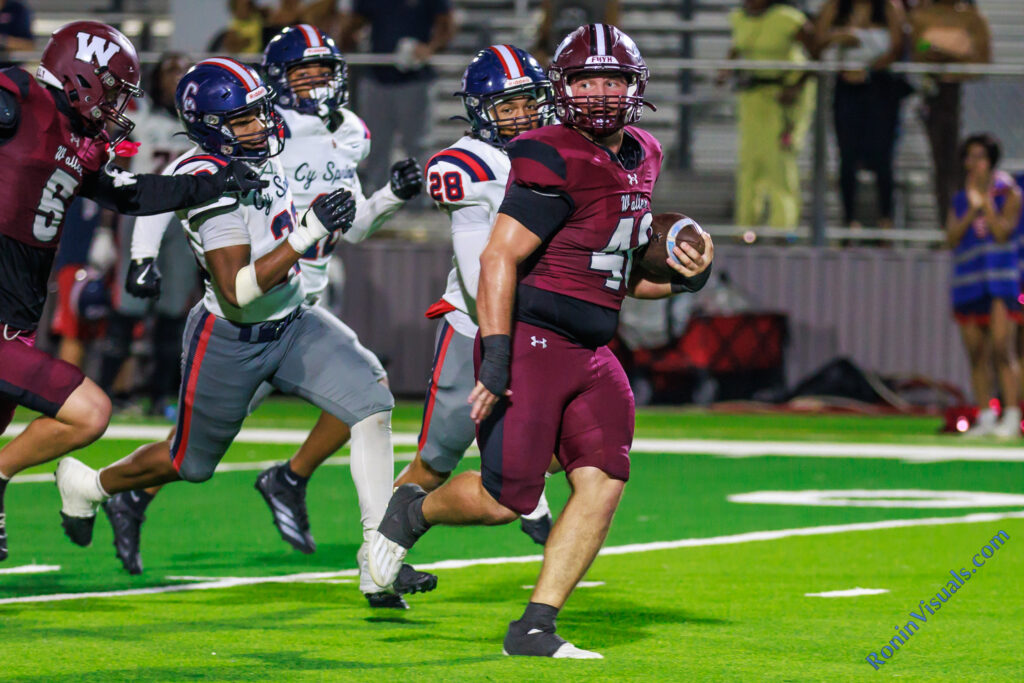 Waller linebacker Mason Coursey scores a special teams touchdown. The Waller Bulldogs defeat Cy Springs’ Panthers, 73-48, at Daikin Stadium in Waller, Texas, on Friday, Oct. 9, 2026. (Photo by Creighton Holub, © 2026 Ronin Visuals, all rights reserved.)